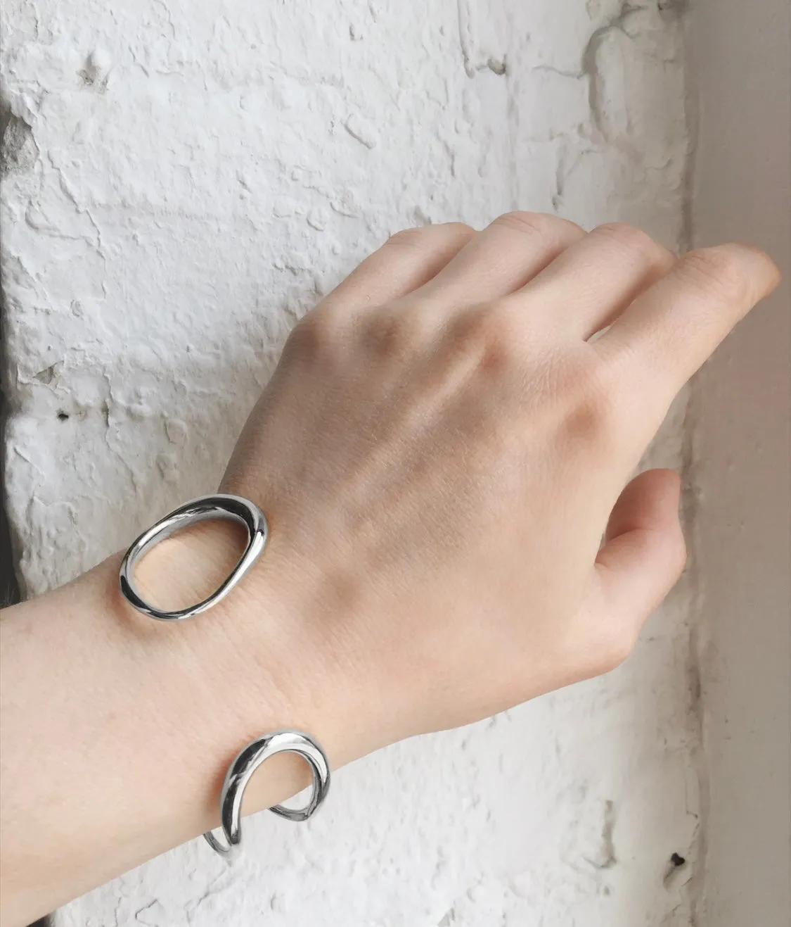 Alter Bangle in Rhodium