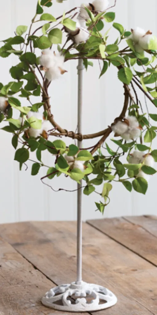Chippy White Expandable Wreath Holder