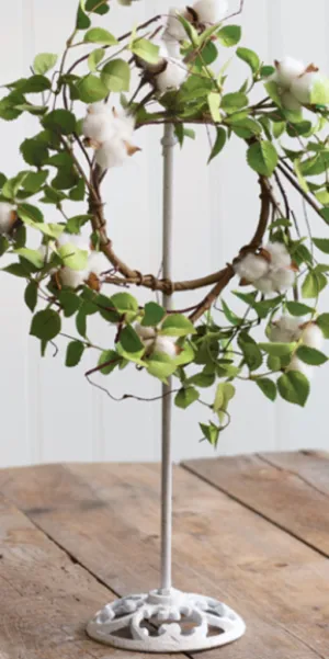 Chippy White Expandable Wreath Holder