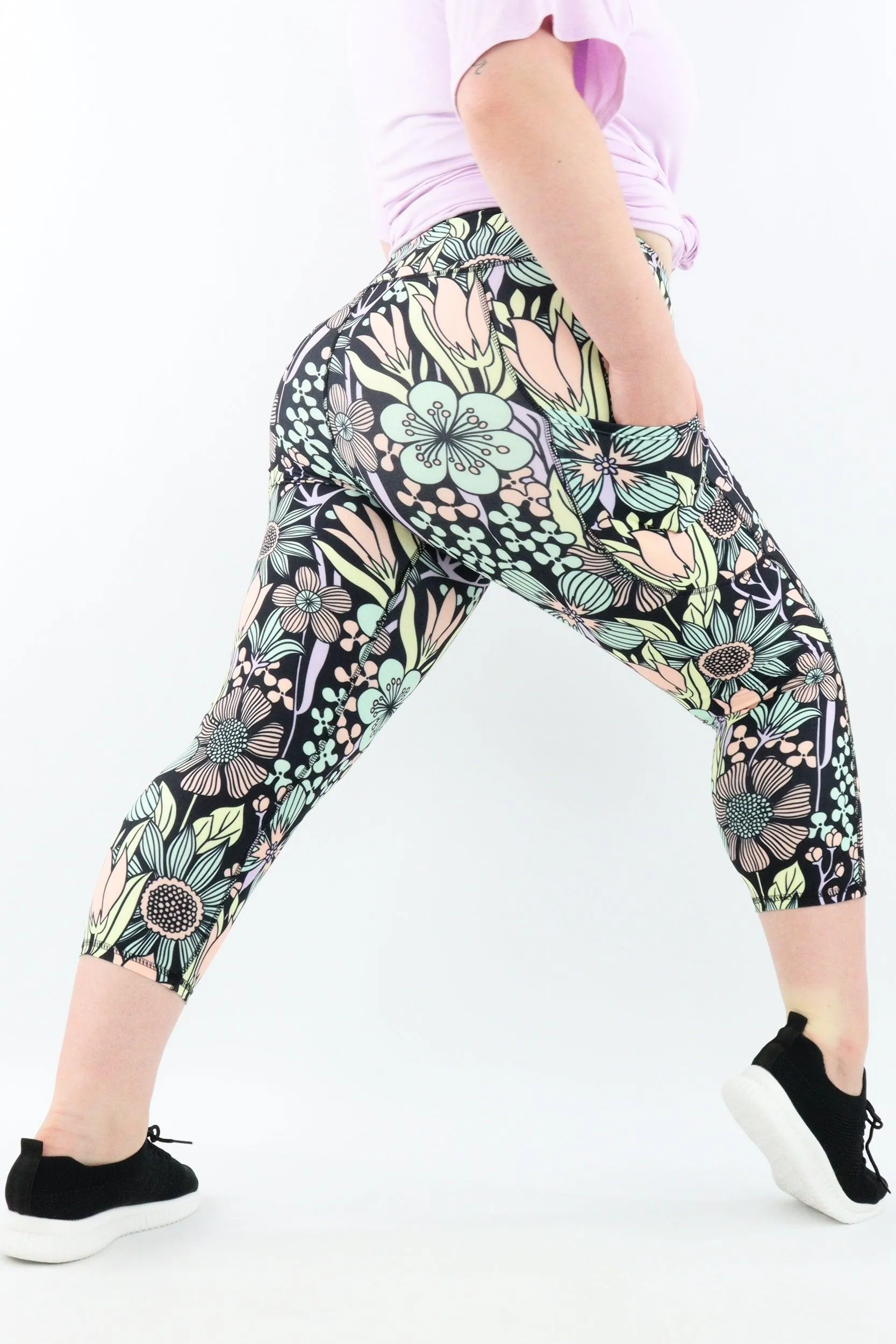Flower Child - Casual - Capri Leggings - Pockets