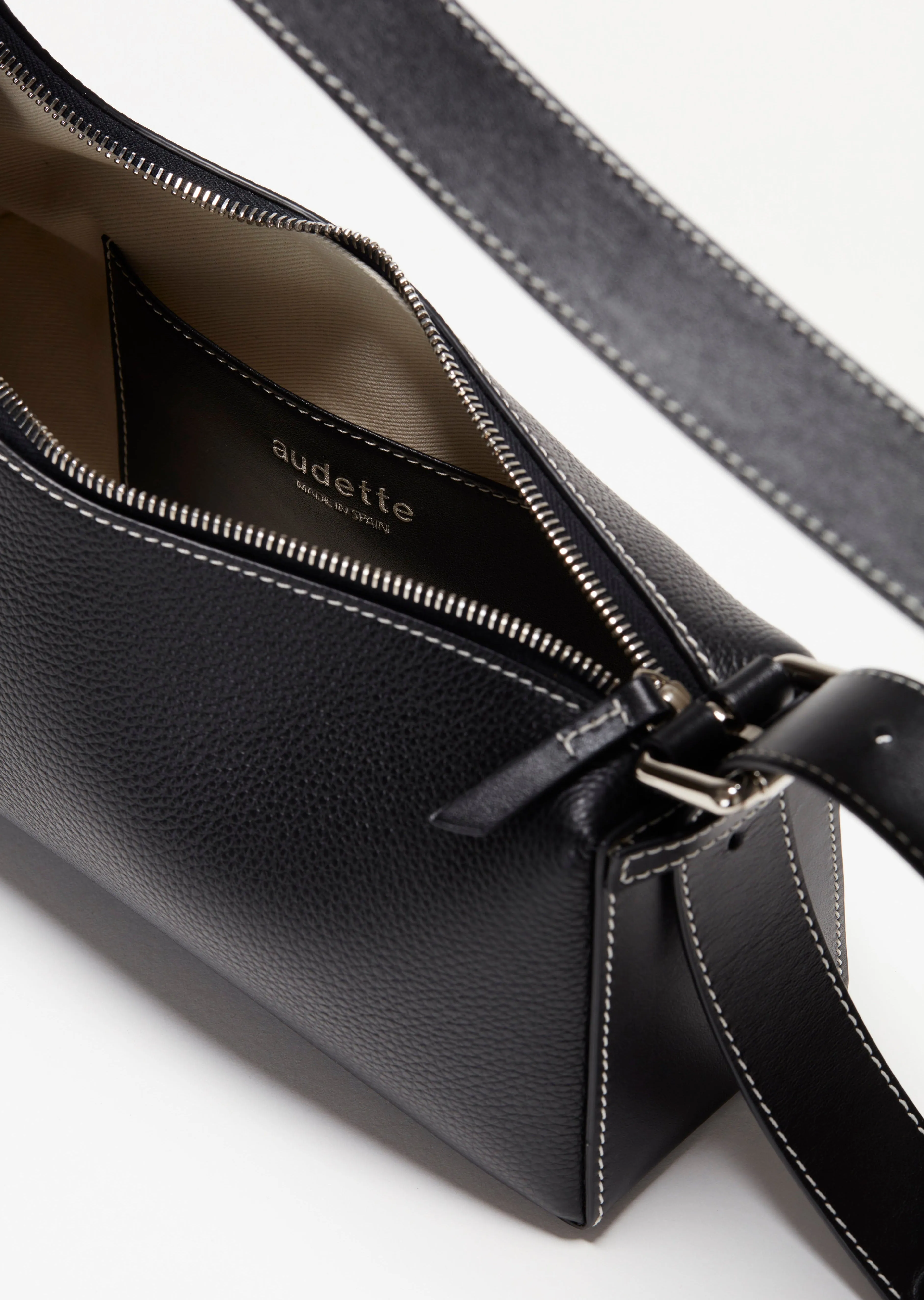 Gondol - Black Grained