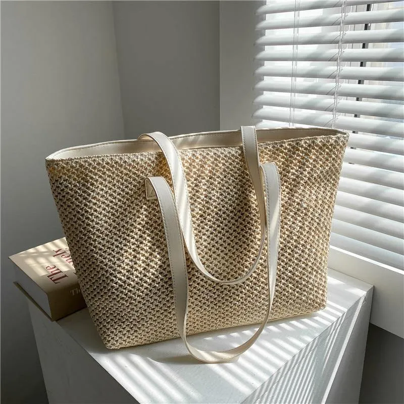 Leslie Straw Tote