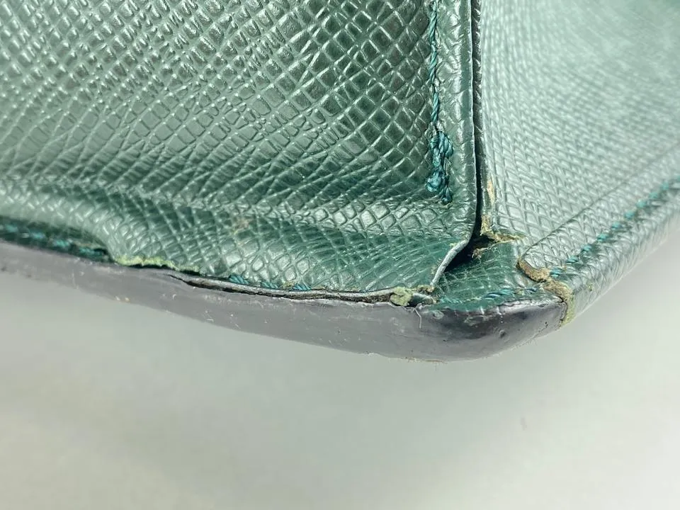 Louis Vuitton Green Taiga Leather Lozan Attache Briefcase 40LVL1125