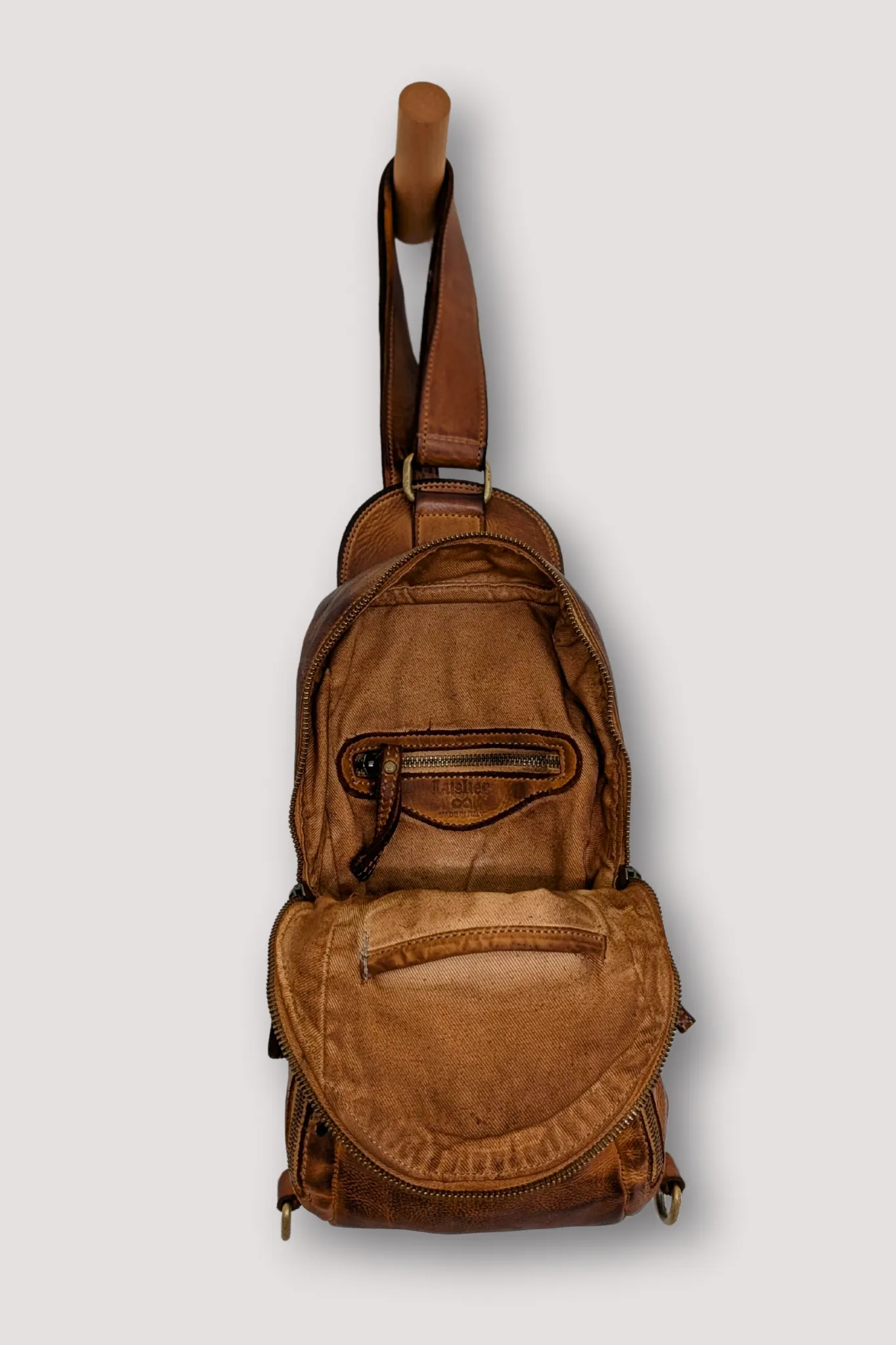 Movement Sling Bag - Cognac Rocks