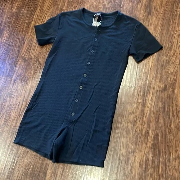 NWT Savage x Fenty 1900s Ribbed One piece jumper Unisex onesie L
