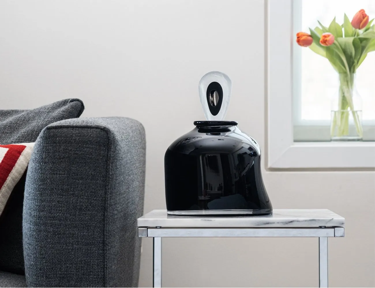 “Ovation” Large Black Glass Cremation Urn