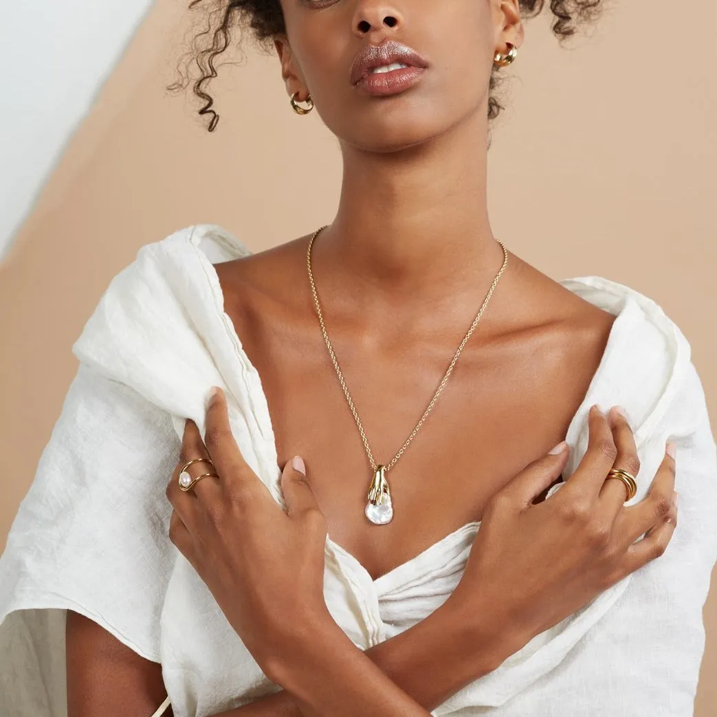 Pearl Hand Necklace in Gold
