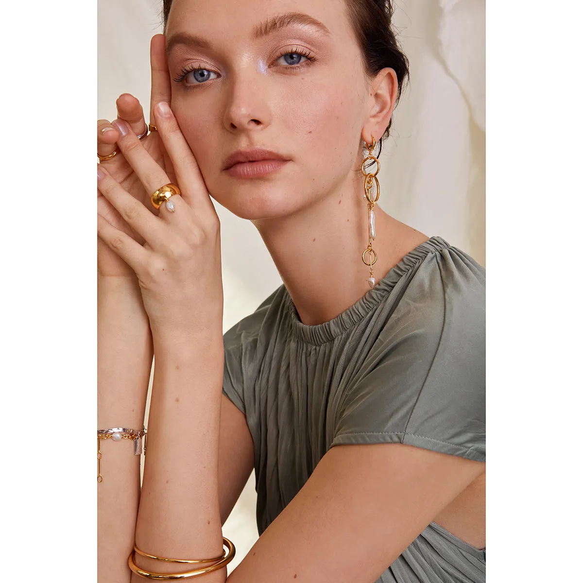 Pearl Mobile Earring in Gold