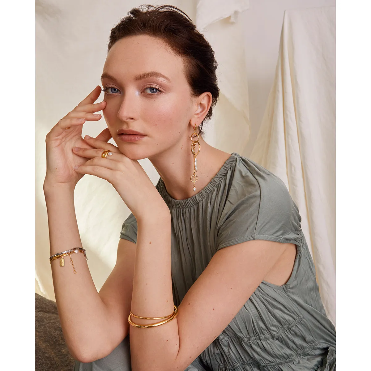 Pearl Mobile Earring in Gold