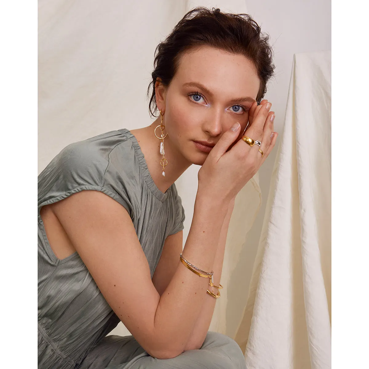 Pearl Mobile Earring in Gold