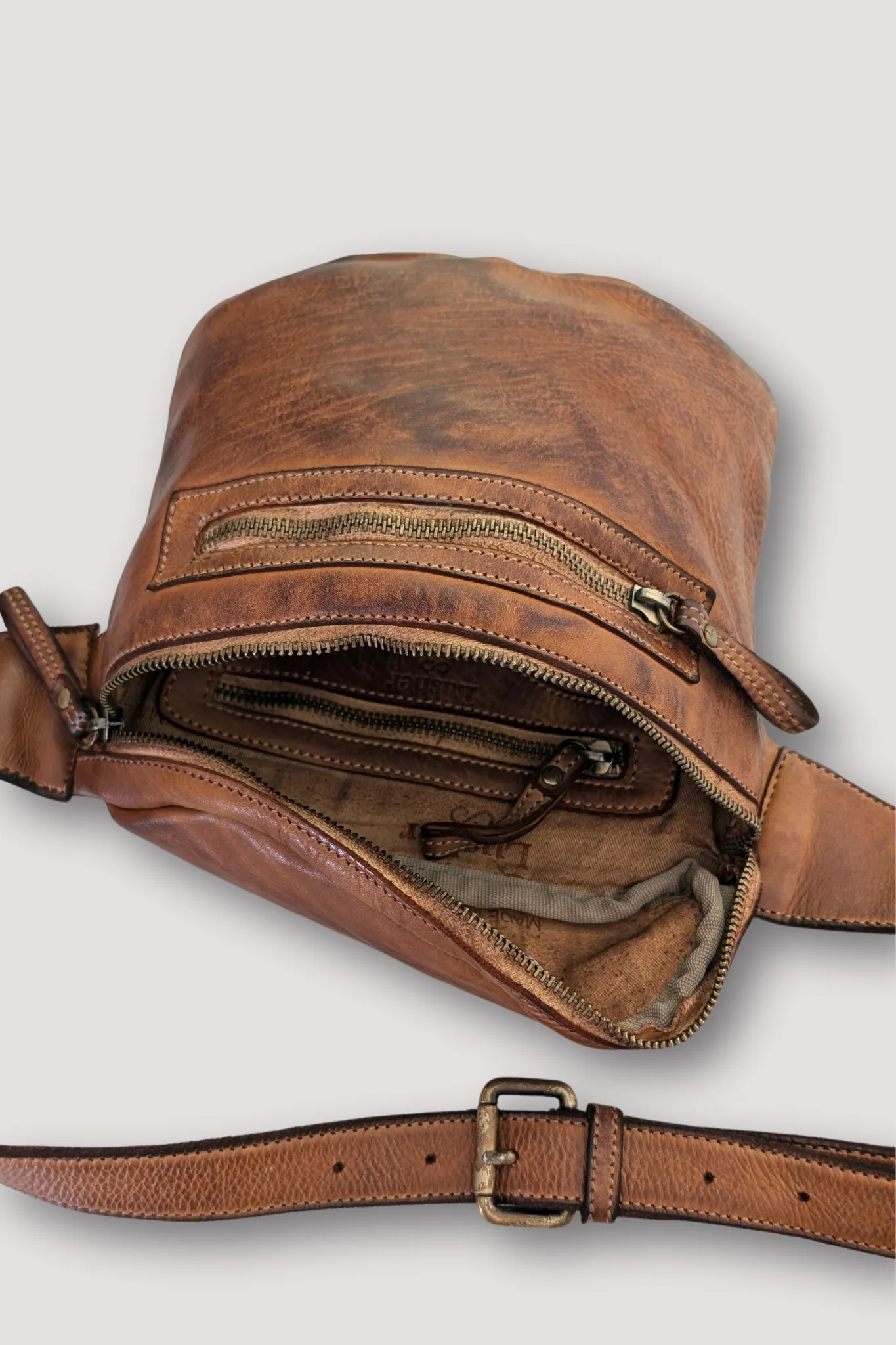 Rider Crossbody Sling Bag - Cognac Rocks