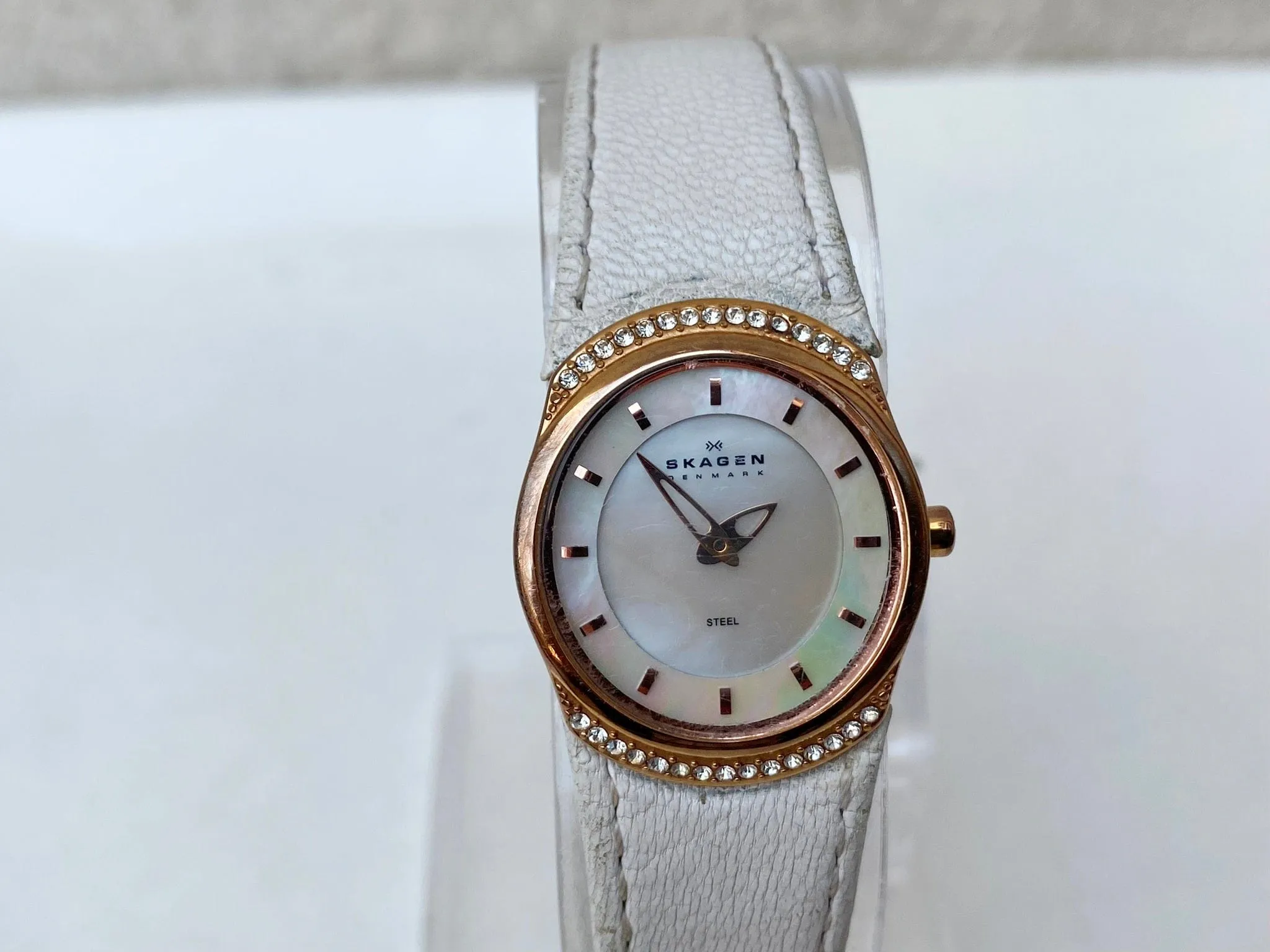 Skagen Women's Rose Gold Tone Round Watch Jeweled Mother of Pearl Dial White Leather Band