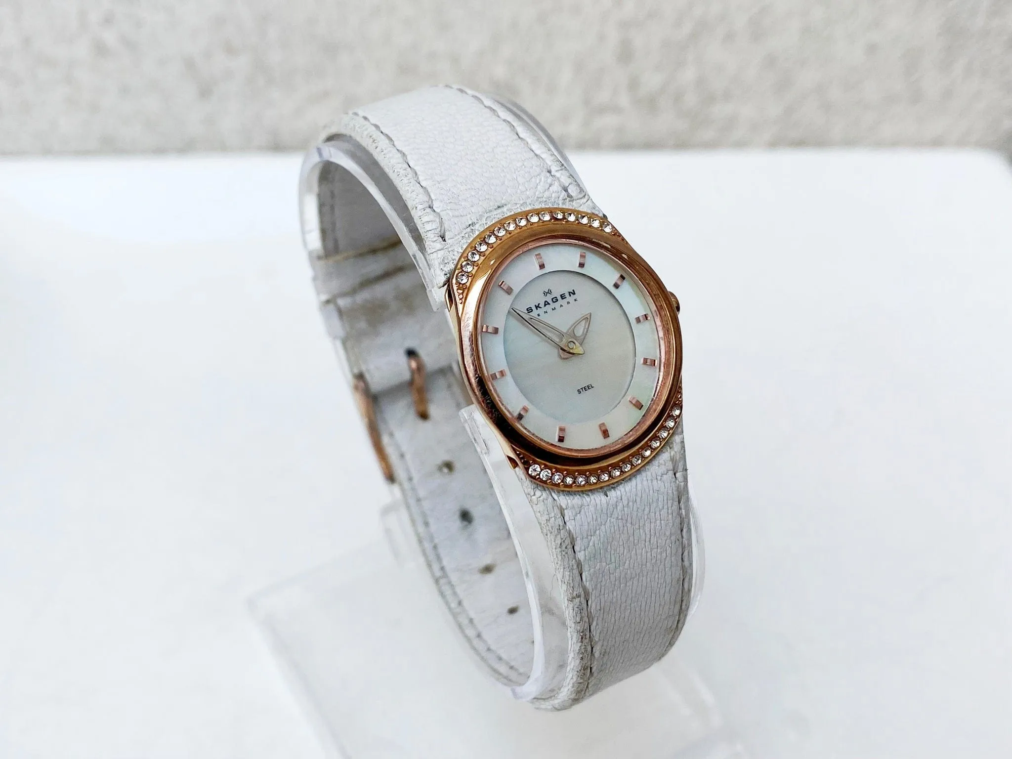 Skagen Women's Rose Gold Tone Round Watch Jeweled Mother of Pearl Dial White Leather Band