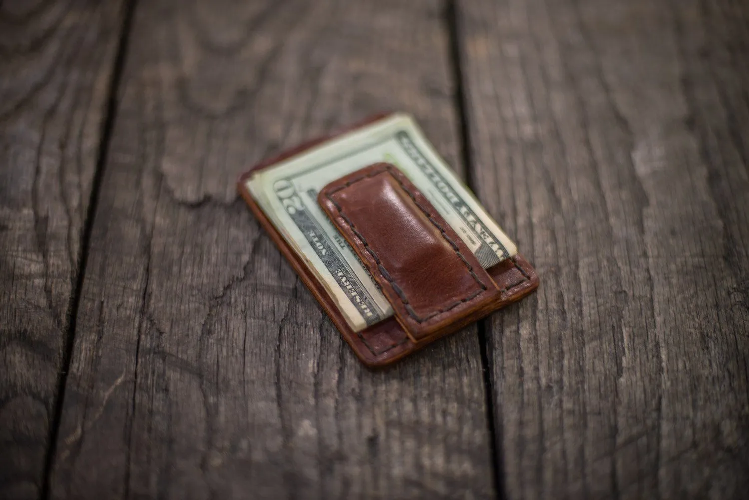 SLIM LEATHER CARD WALLET WITH MAGNETIC MONEY CLIP