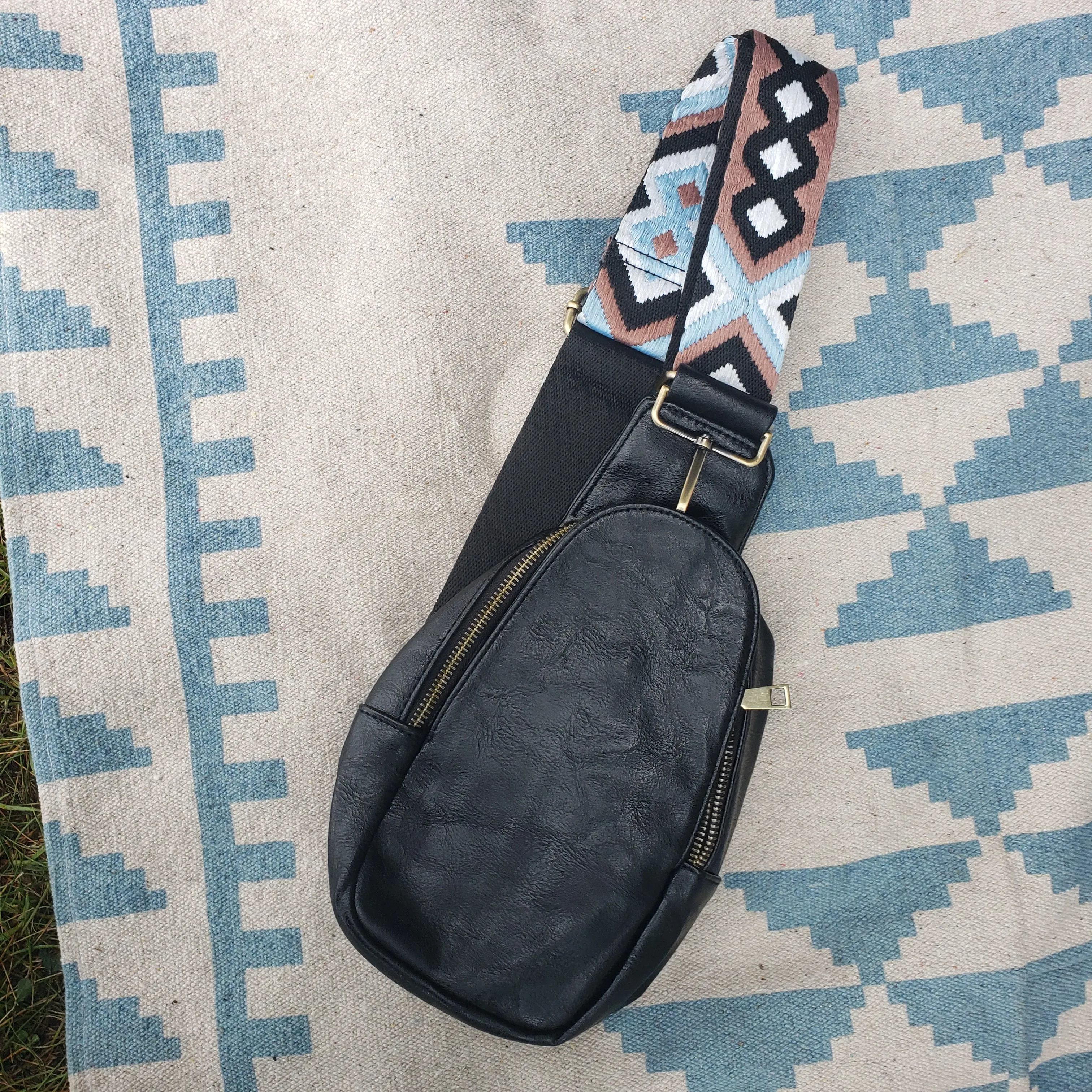 Sling Bag Black/Aztec