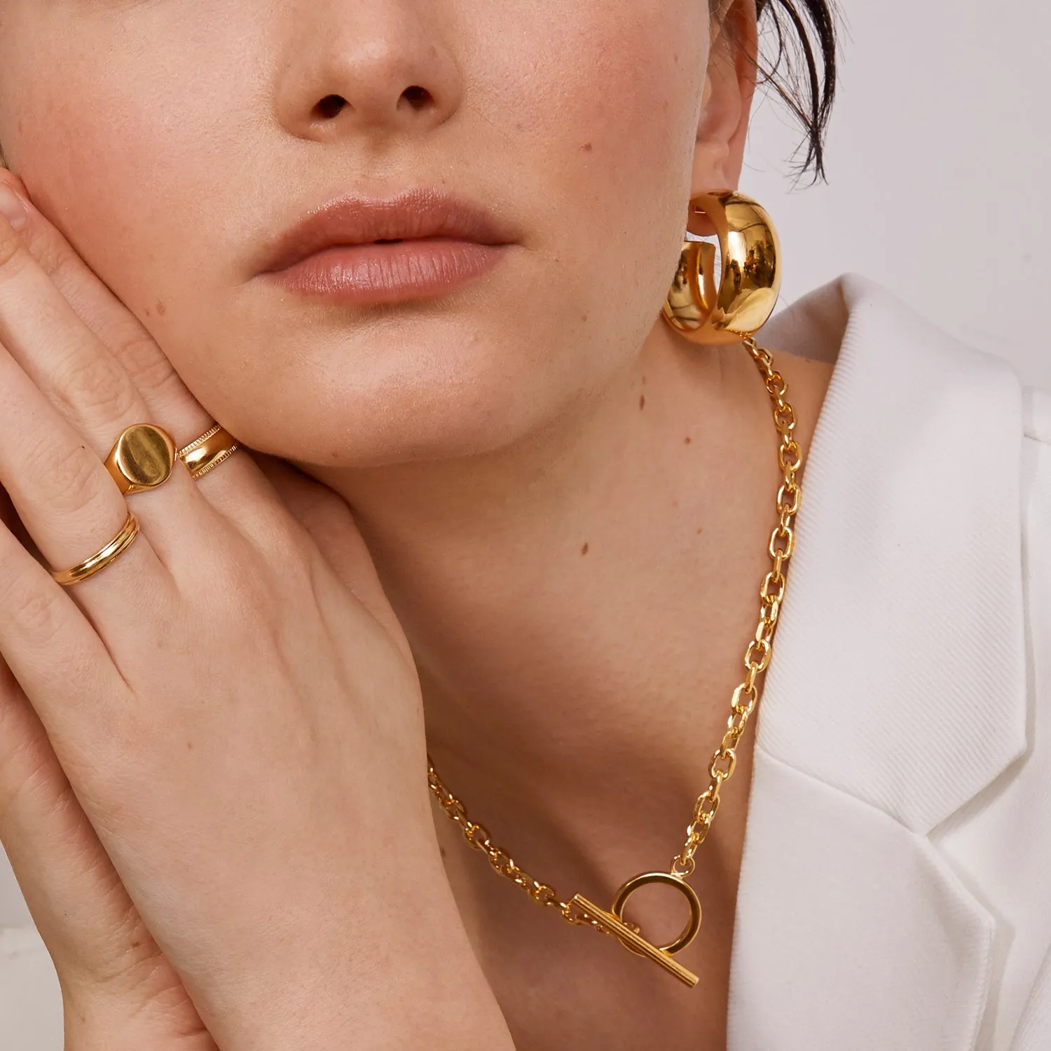 Toggle Necklace in Gold