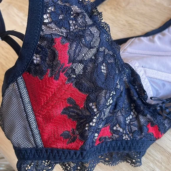 Victoria’s Secret Seduction lace bra sling, bralette, corset M