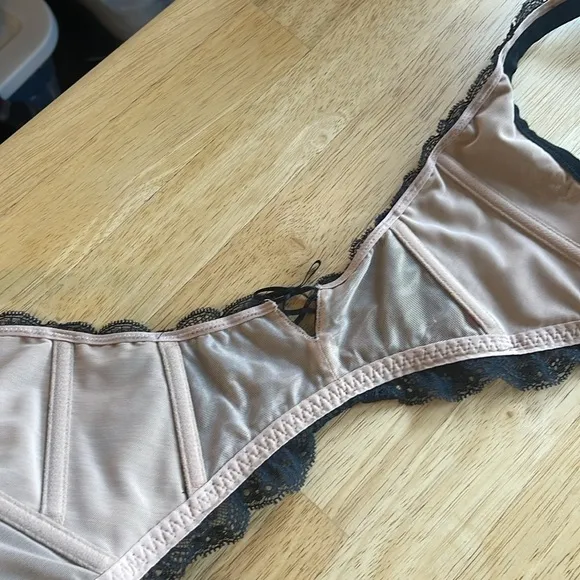 Victoria’s Secret Seduction lace bra sling, bralette, corset M